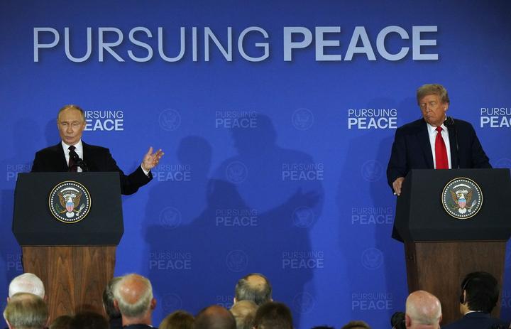 Trump dan Putin Gelar Konferensi Pers Usai Adakan Pertemuan-Image-5