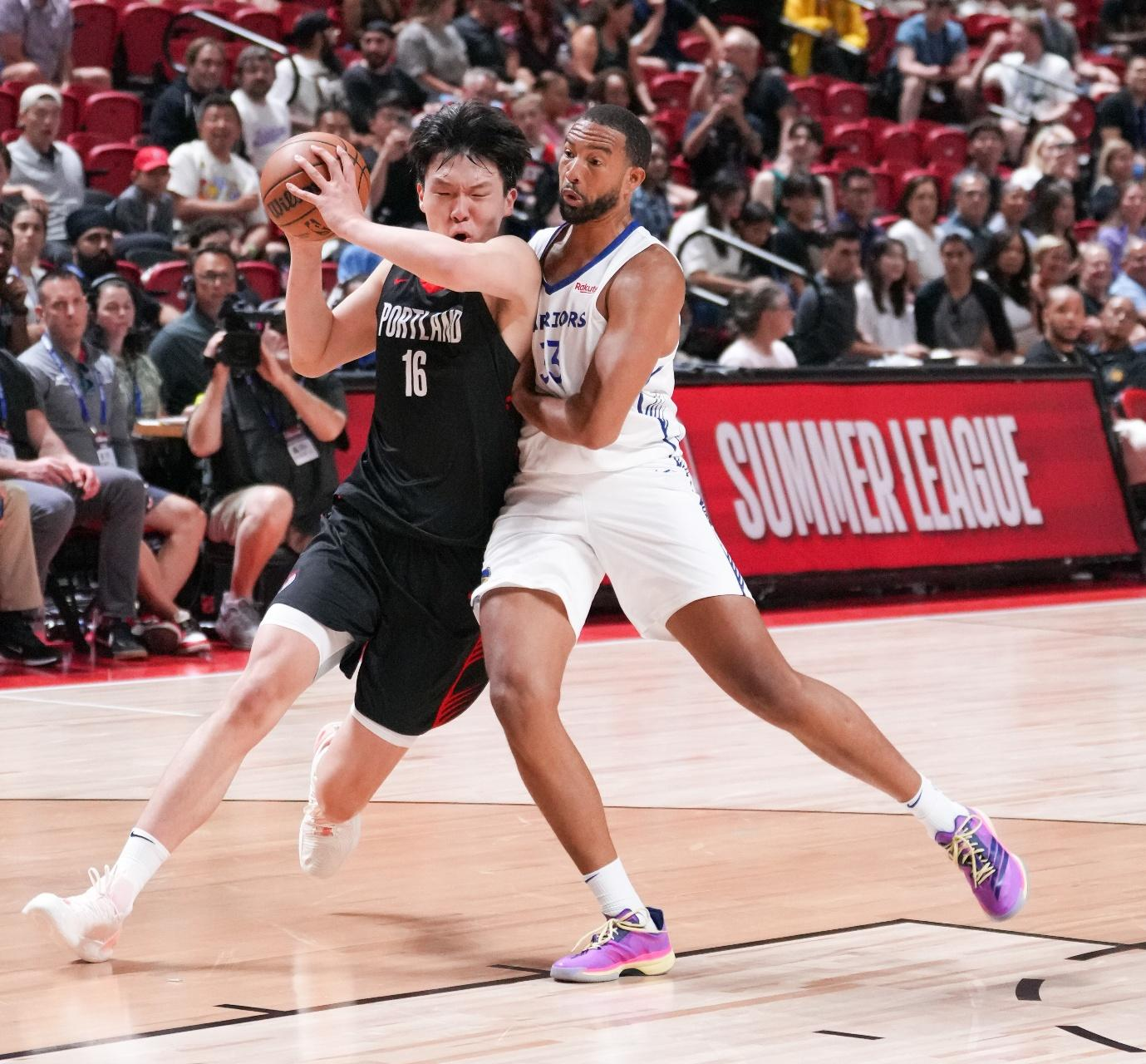 Yang Hansen: Dari Pilihan Draft yang Mengejutkan Menjadi Eksperimen Terberani NBA-Image-1 Yang Hansen: Dari Pilihan Draft yang Mengejutkan Menjadi Eksperimen Terberani NBA-Image-1