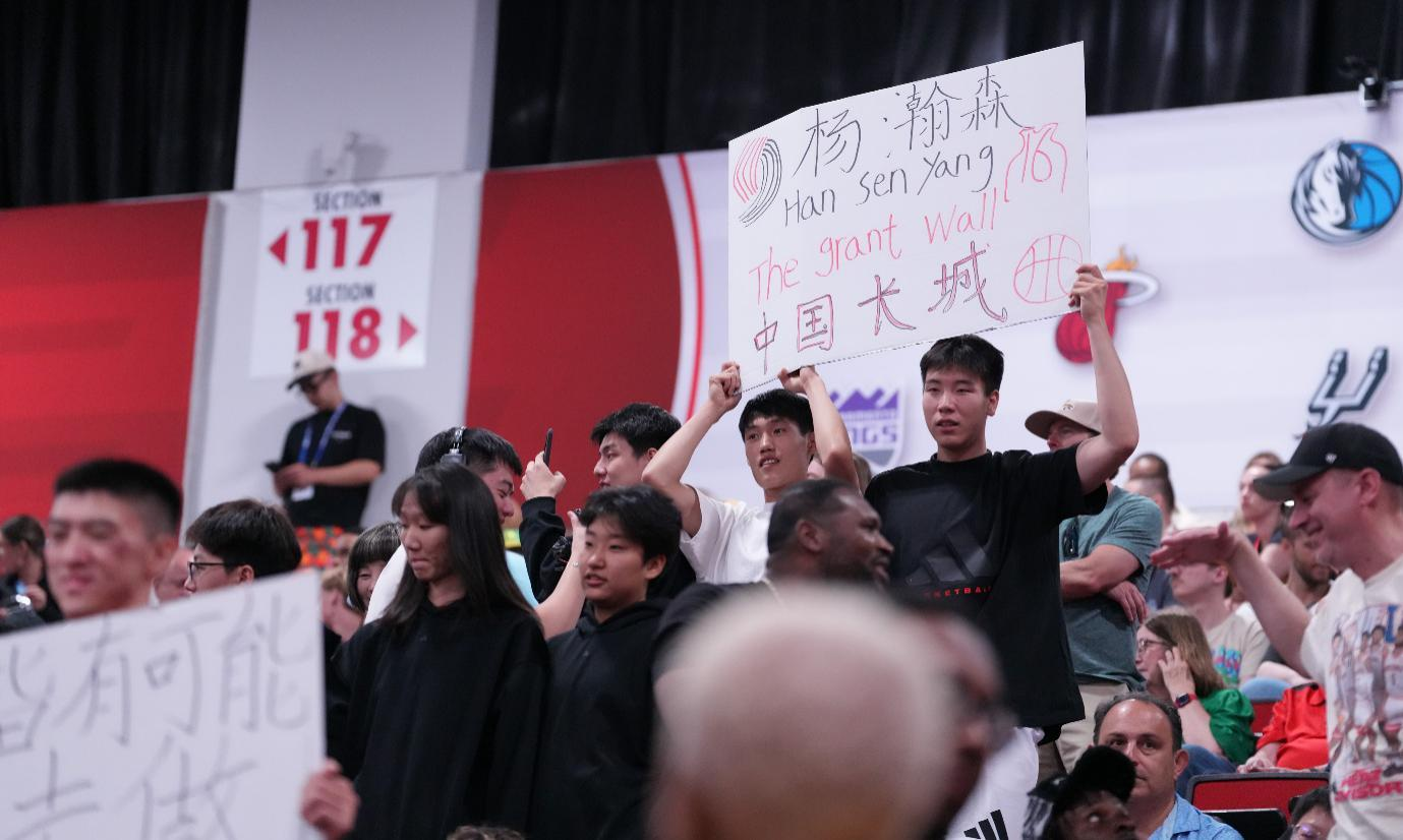 Yang Hansen: Dari Pilihan Draft yang Mengejutkan Menjadi Eksperimen Terberani NBA-Image-4 Yang Hansen: Dari Pilihan Draft yang Mengejutkan Menjadi Eksperimen Terberani NBA-Image-4