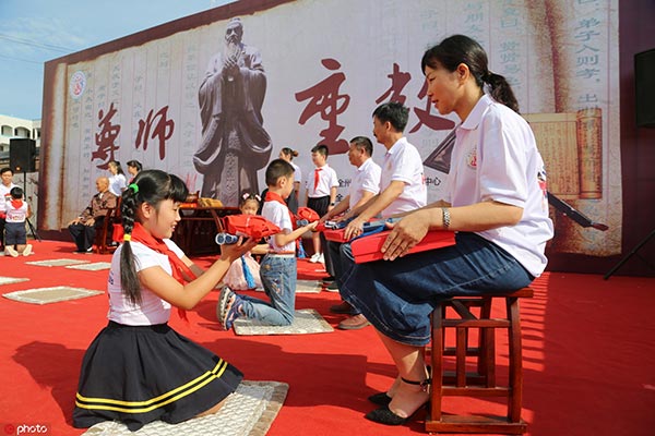 Rayakan Hari Guru, Pemerintah Tiongkok Berikan Penghargaan Bagi Guru Teladan-Image-1