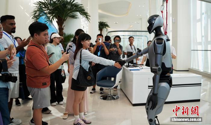 Pusat Aplikasi AI Tiongkok-ASEAN Resmi Diluncurkan-Image-1