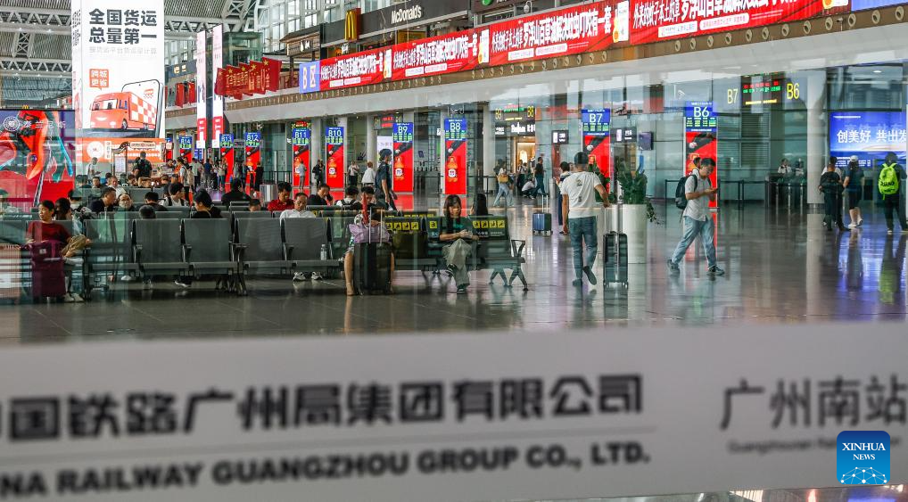 Potret : Otoritas Kereta Api Guandong Hentikan Layanan Saat Topan Ragasa Mendekat-Image-4