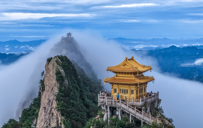 POTRET: Pemandangan Gunung Laojun Setelah Hujan di Henan-Image-5