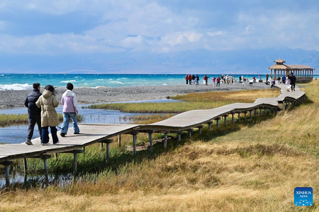 Potret: Pemandangan Danau Sayram di Xinjiang, Tiongkok-Image-4