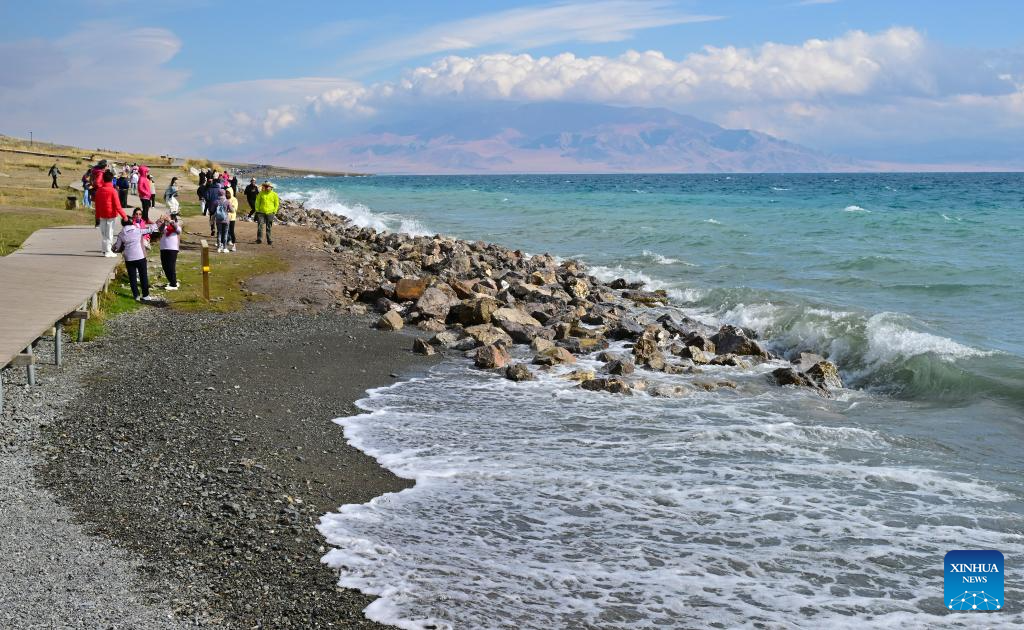 Potret: Pemandangan Danau Sayram di Xinjiang, Tiongkok-Image-8