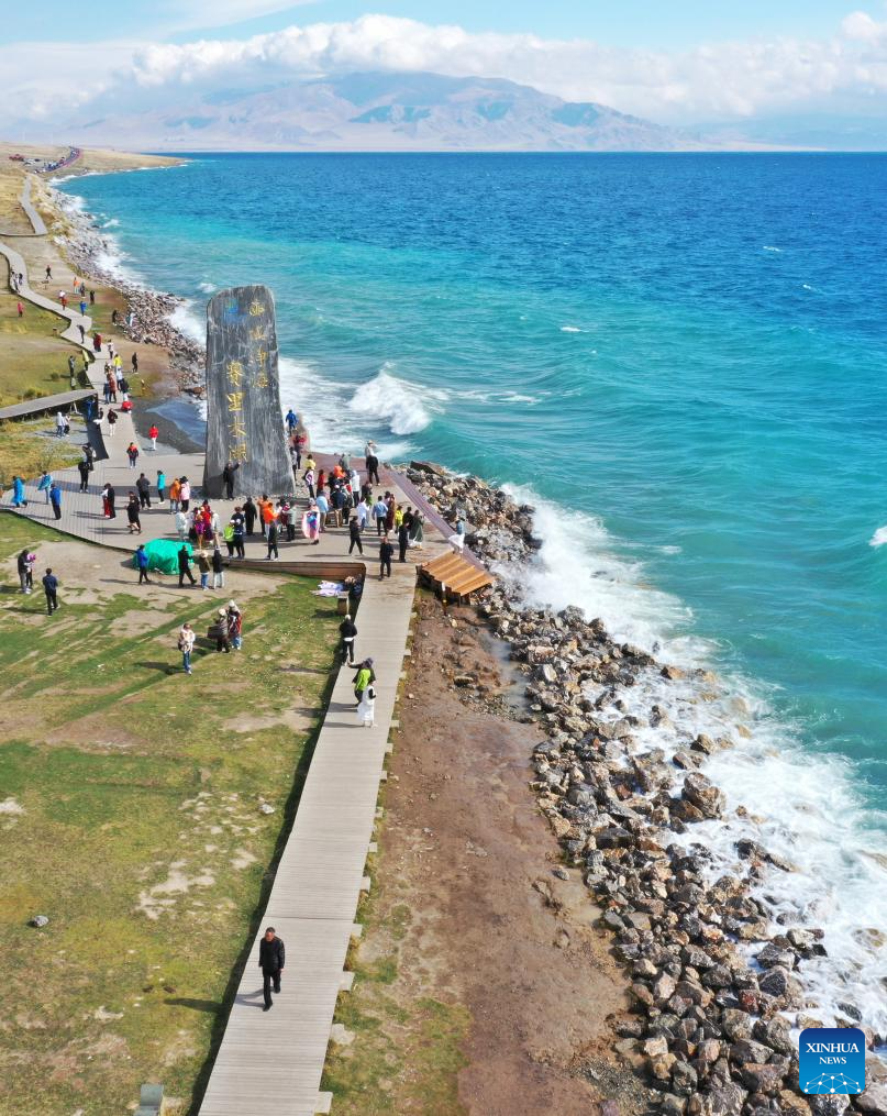 Potret: Pemandangan Danau Sayram di Xinjiang, Tiongkok-Image-2