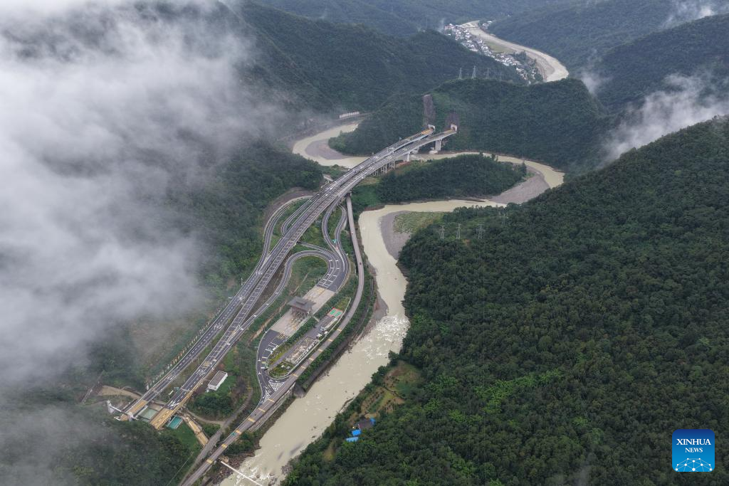 Tol ke Jiuzhai Valley: Infrastruktur Modern di Jantung Warisan UNESCO-Image-1