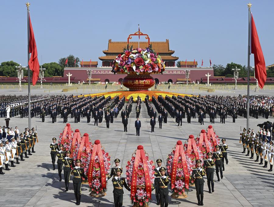 Xi Jinping Pimpin Ziarah di Lapangan Tian’anmen untuk Hari Pahlawan Nasional-Image-1