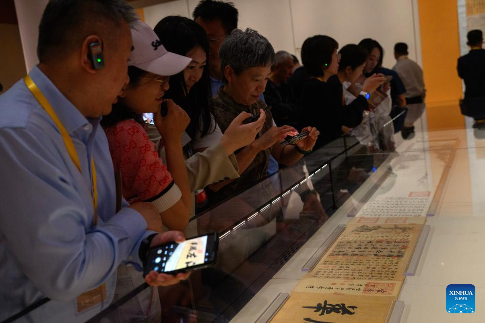 Potret : Pameran Spesial 100 Tahun Museum Istana Beijing-Image-1