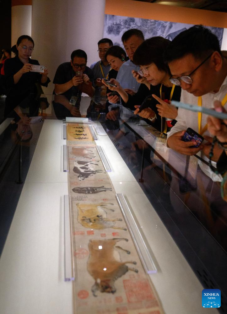 Potret : Pameran Spesial 100 Tahun Museum Istana Beijing-Image-10