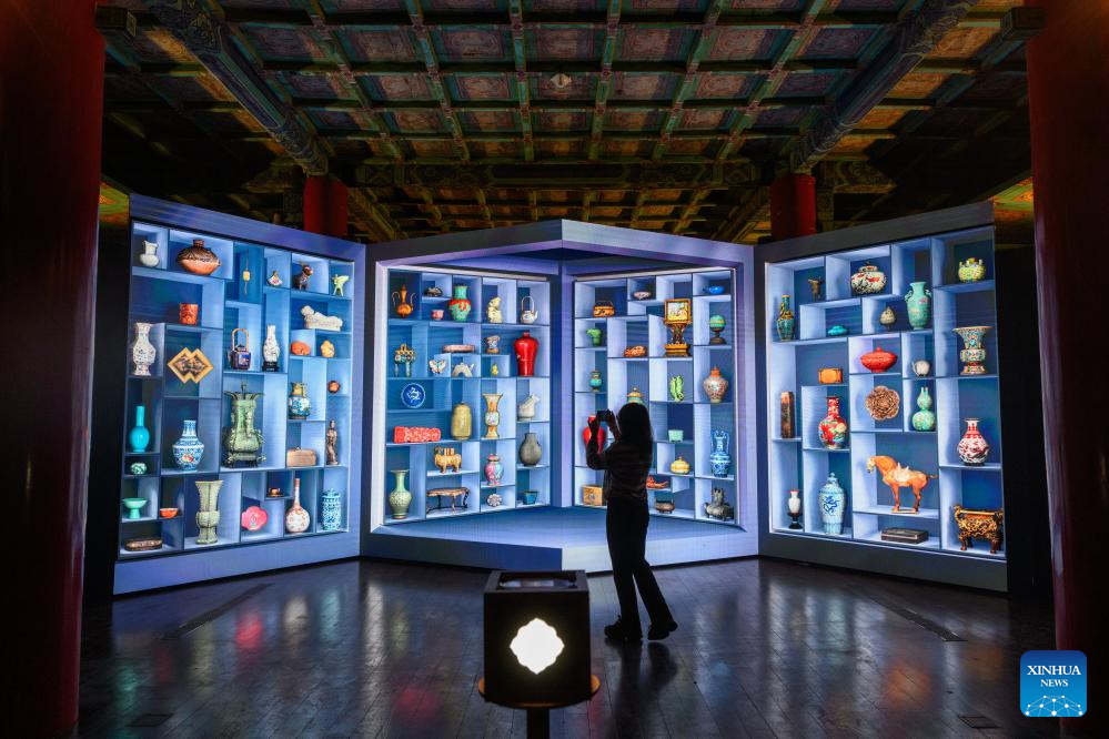 Potret : Pameran Spesial 100 Tahun Museum Istana Beijing-Image-11