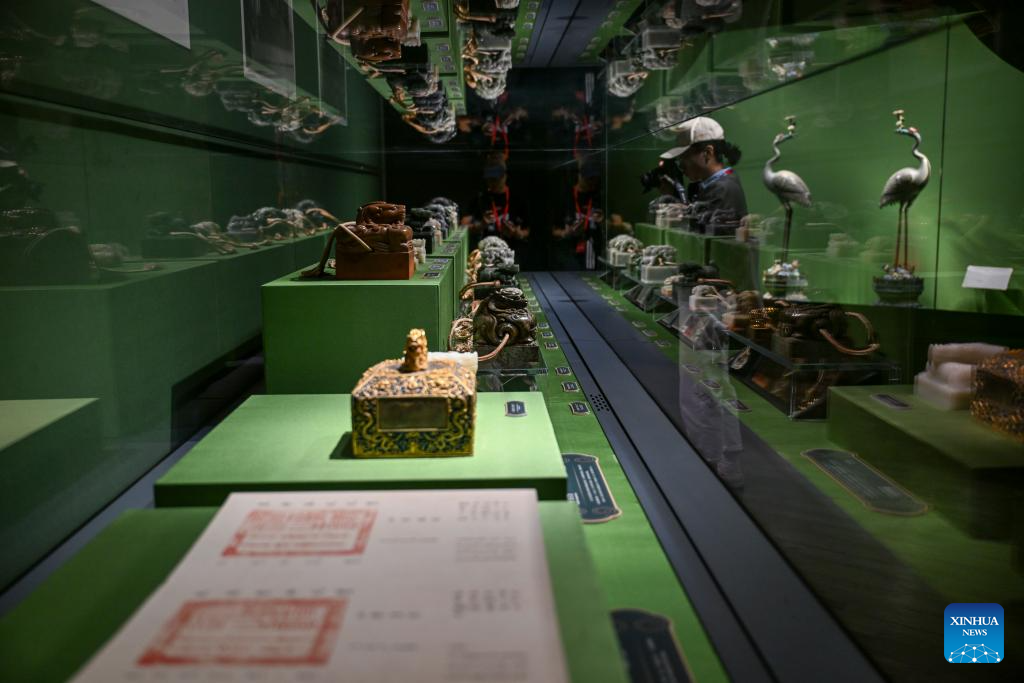 Potret : Pameran Spesial 100 Tahun Museum Istana Beijing-Image-7
