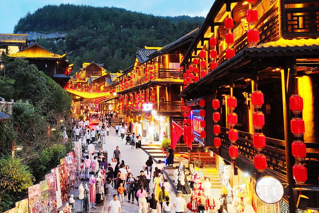 Libur Golden Week Tiongkok, Destinasi Wisata Ludes Tiket di Hari Pertama-Image-1