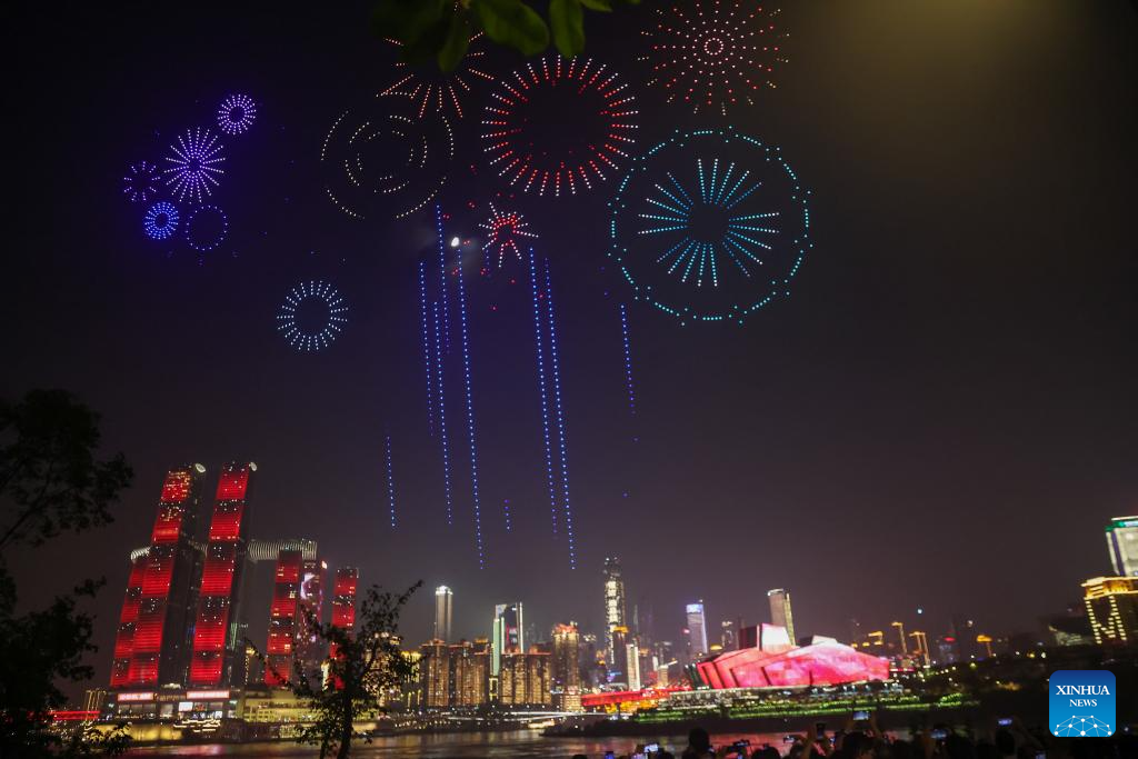 Potret : Ribuan Drone Terangi Langit Chongqing Rayakan Hari Nasional-Image-2