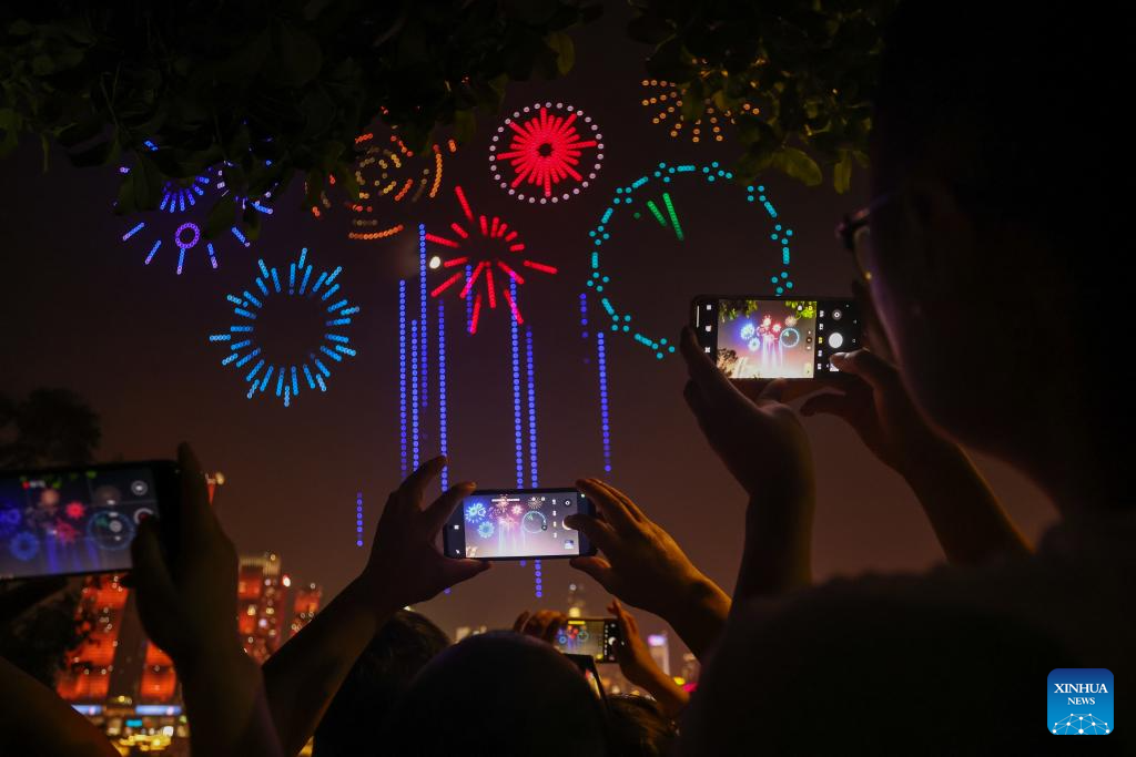 Potret : Ribuan Drone Terangi Langit Chongqing Rayakan Hari Nasional-Image-5