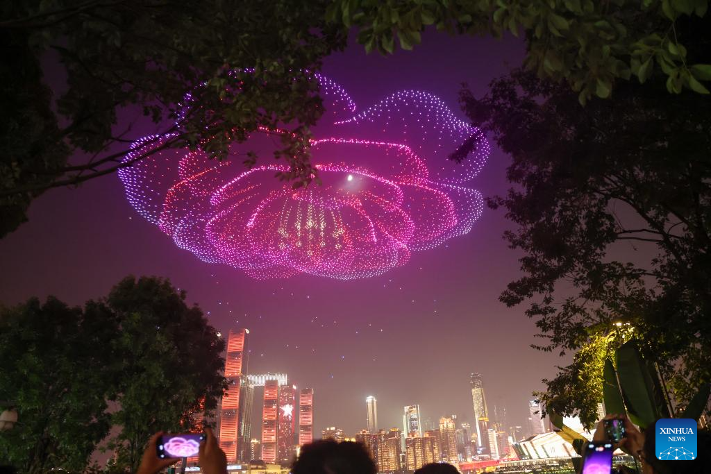 Potret : Ribuan Drone Terangi Langit Chongqing Rayakan Hari Nasional-Image-4