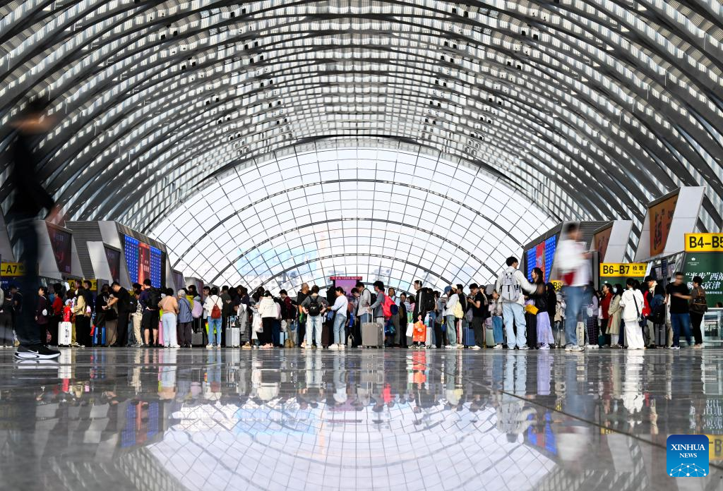 Cuaca Dingin dan Hujan Warnai Arus Balik Libur Nasional di China-Image-1