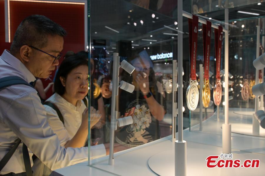 Potret : Hong Kong Jadi Saksi Peresmian Medali PON Tiongkok ke-15-Image-4 Potret : Hong Kong Jadi Saksi Peresmian Medali PON Tiongkok ke-15-Image-4