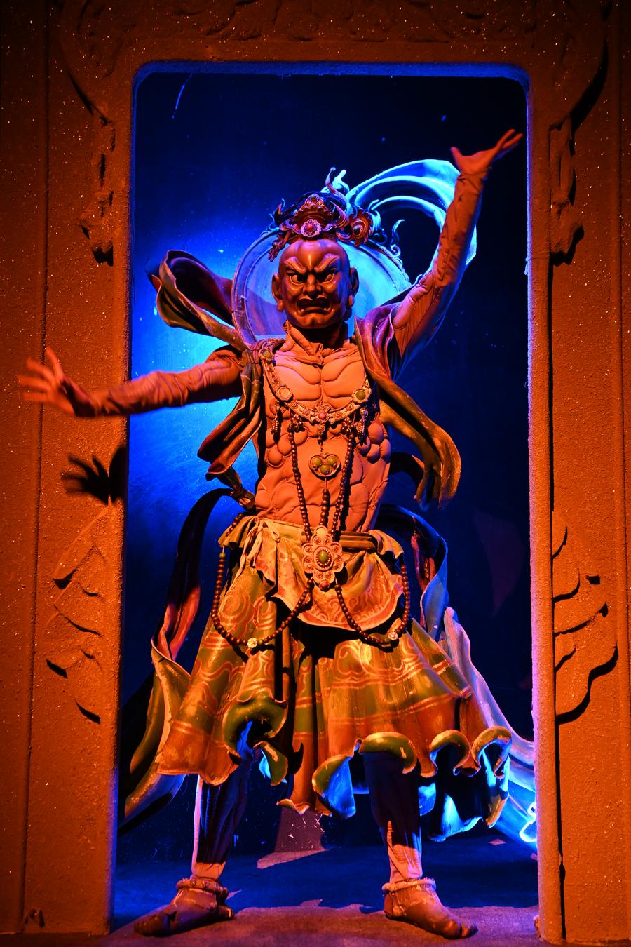 Mengintip Pentas Drama Imersif Bertajuk Mengintip Pentas Drama Imersif Bertajuk