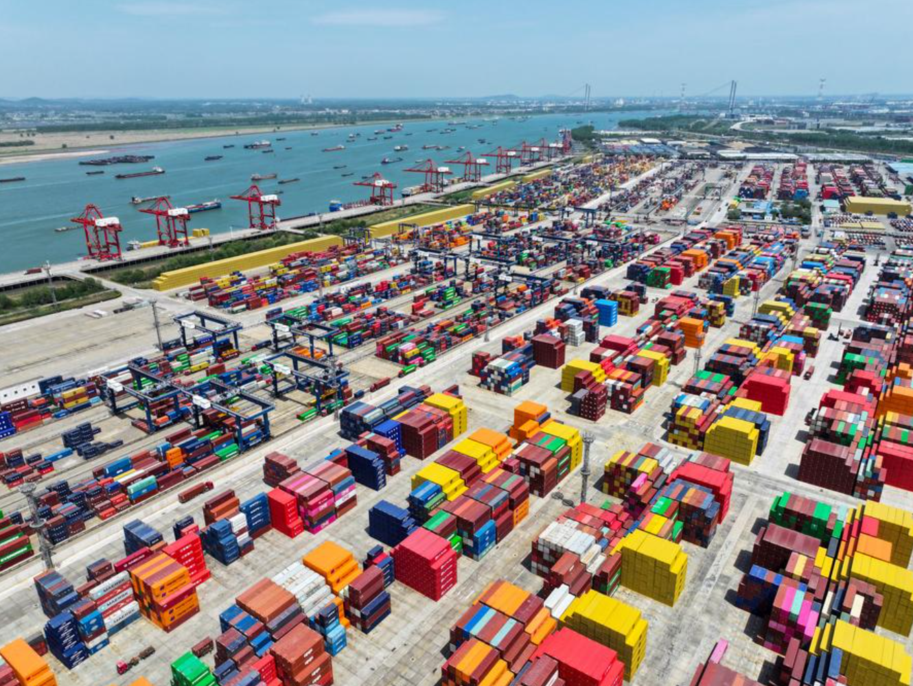 Tiongkok Nyatakan “Pembelaan Sah” atas Kebijakan Balasan Biaya Pelabuhan Terhadap AS-Image-1