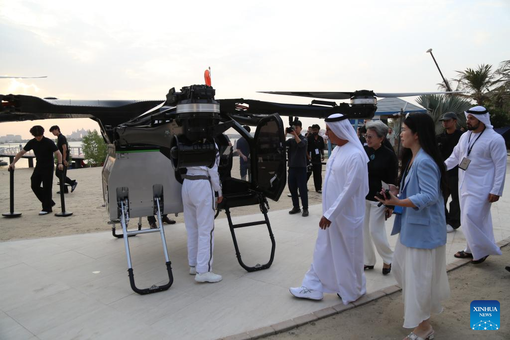 Langit Dubai Jadi Saksi Penerbangan Perdana Mobil Terbang Tiongkok-Image-1
