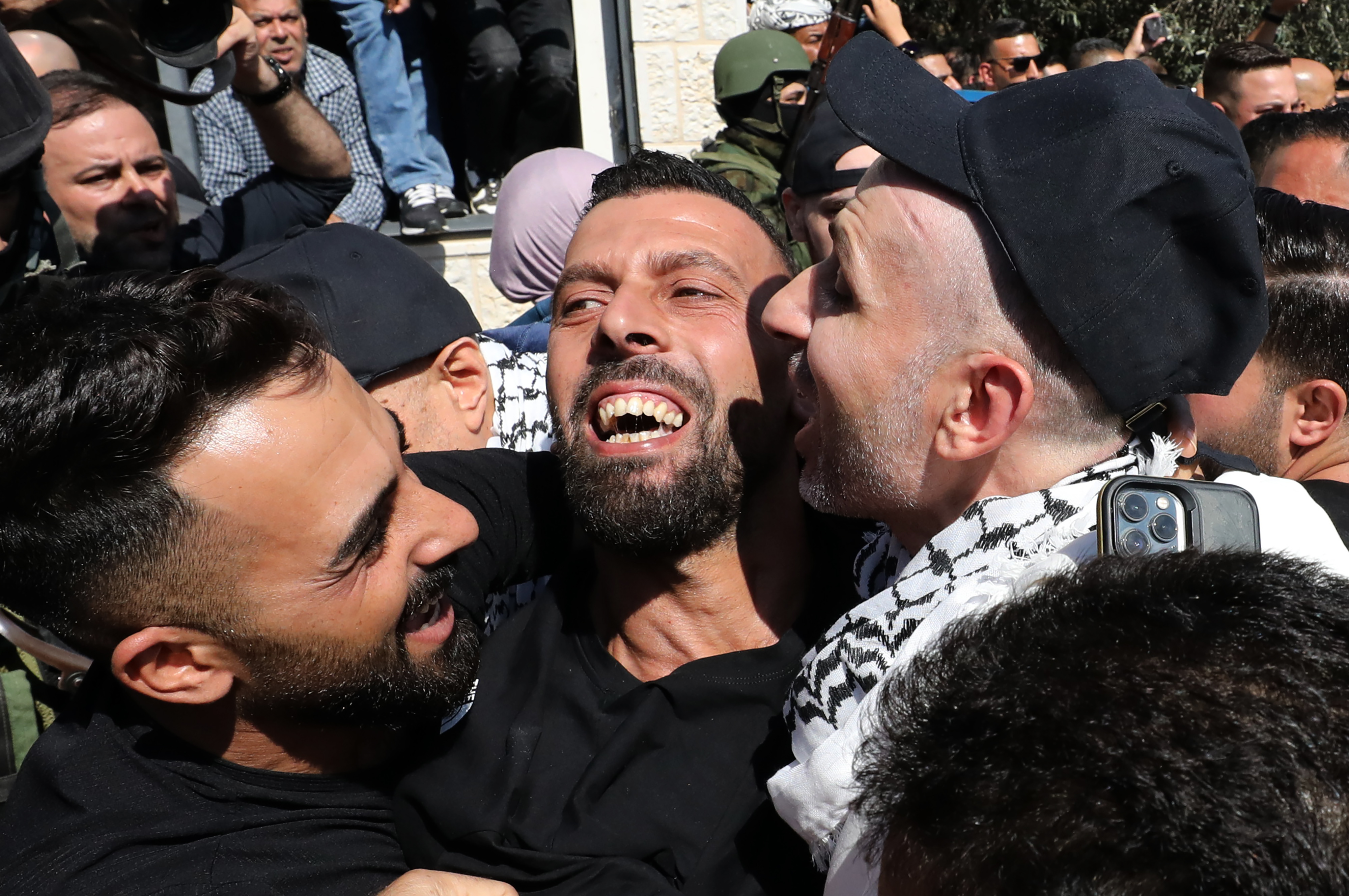 Kepulangan Tahanan Palestina Disambut Haru dan Sukacita-Image-3