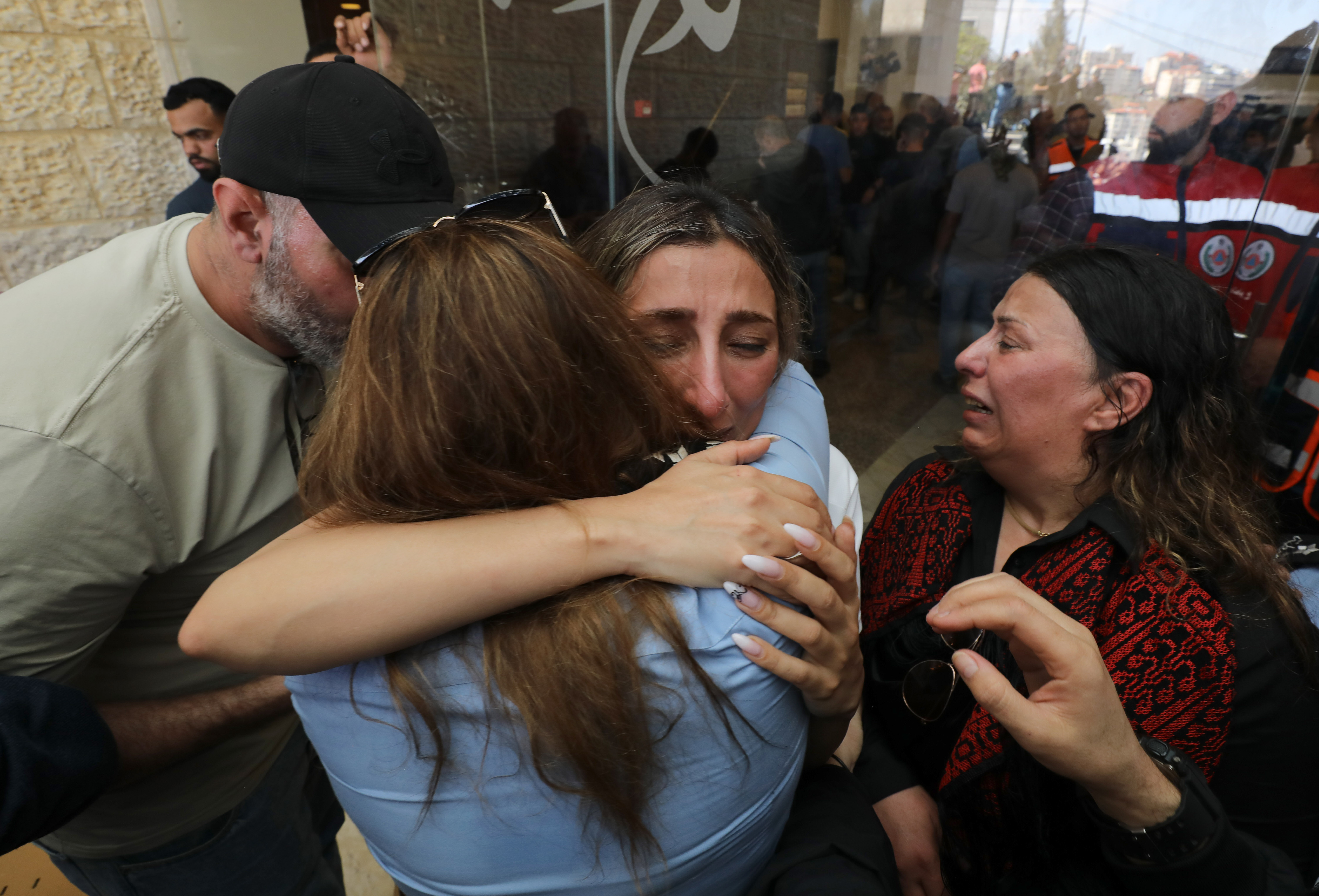 Kepulangan Tahanan Palestina Disambut Haru dan Sukacita-Image-5