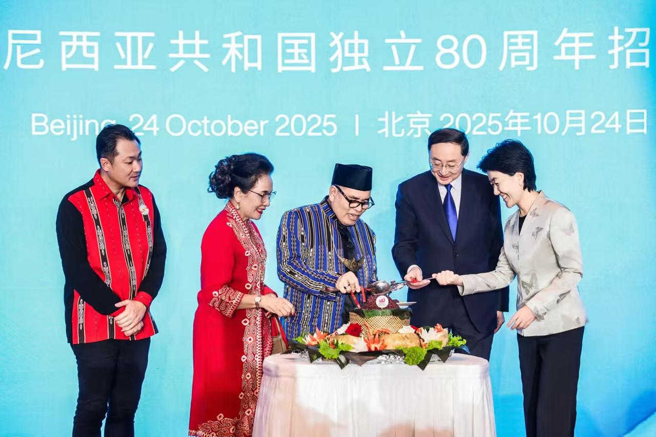 Tumpeng Anwayatmoli Ramaikan Resepsi HUT RI Ke-80 Di Beijing-Image-1