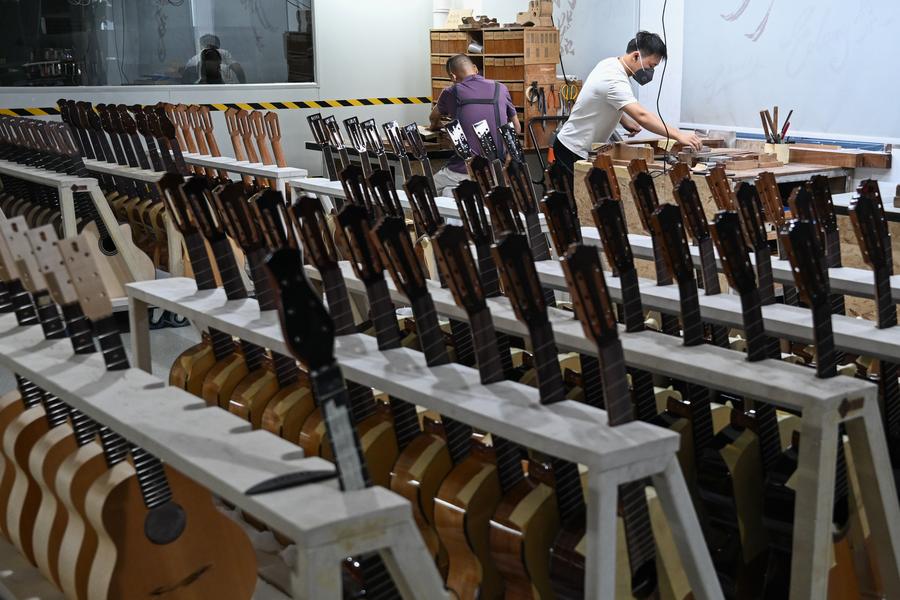 Tiongkok Kian Kokoh sebagai Pusat Produksi Alat Musik Dunia-Image-1