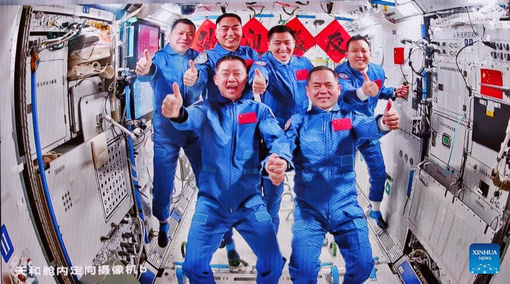 Tiongkok Catat Keberhasilan, Astronot Shenzhou-21 Masuki Stasiun Luar Angkasa-Image-1