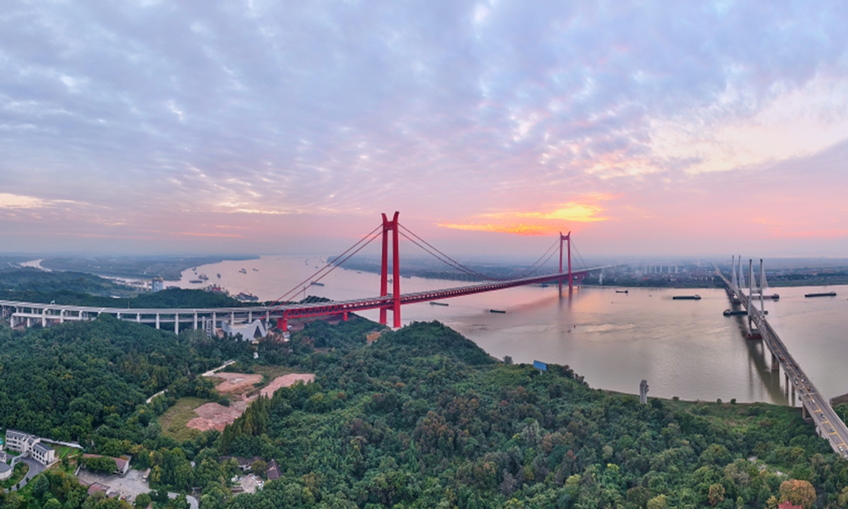 Jembatan Bertingkat Jalan Raya-Kereta Api Pertama di Dunia Resmi Beroperasi di Anhui-Image-1 Jembatan Bertingkat Jalan Raya-Kereta Api Pertama di Dunia Resmi Beroperasi di Anhui-Image-1