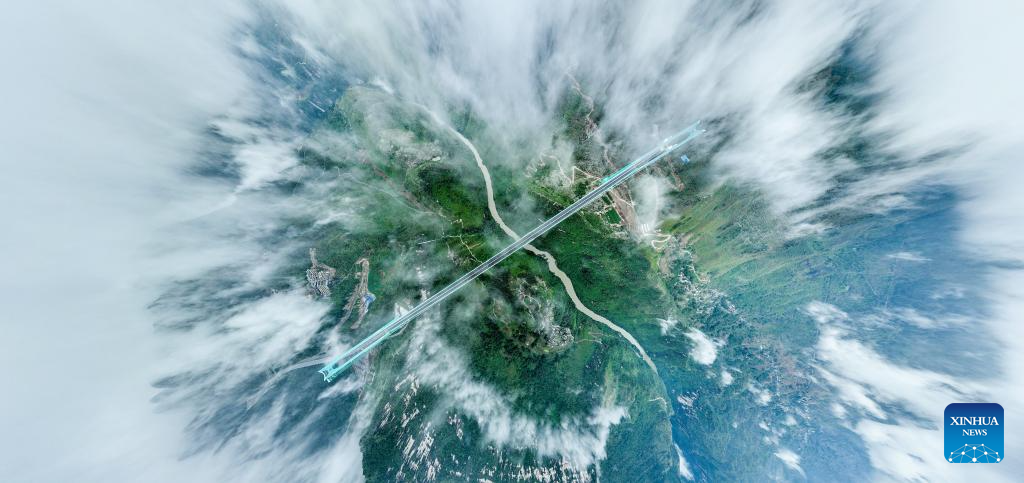 Potret : Lukisan Senja Jembatan Grand Canyon Huajiang-Image-3