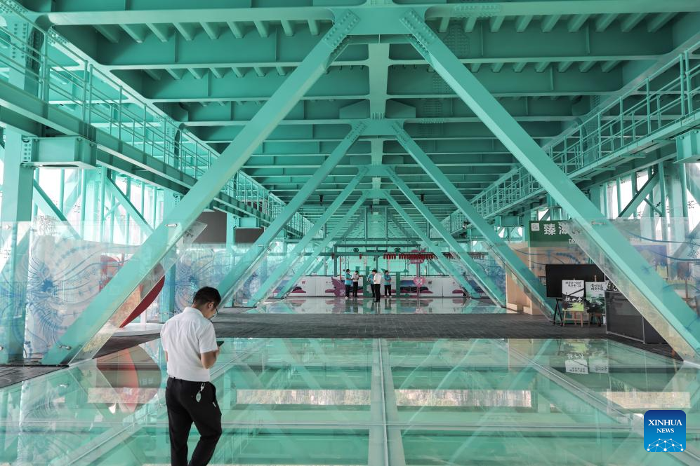 Potret : Lukisan Senja Jembatan Grand Canyon Huajiang-Image-5