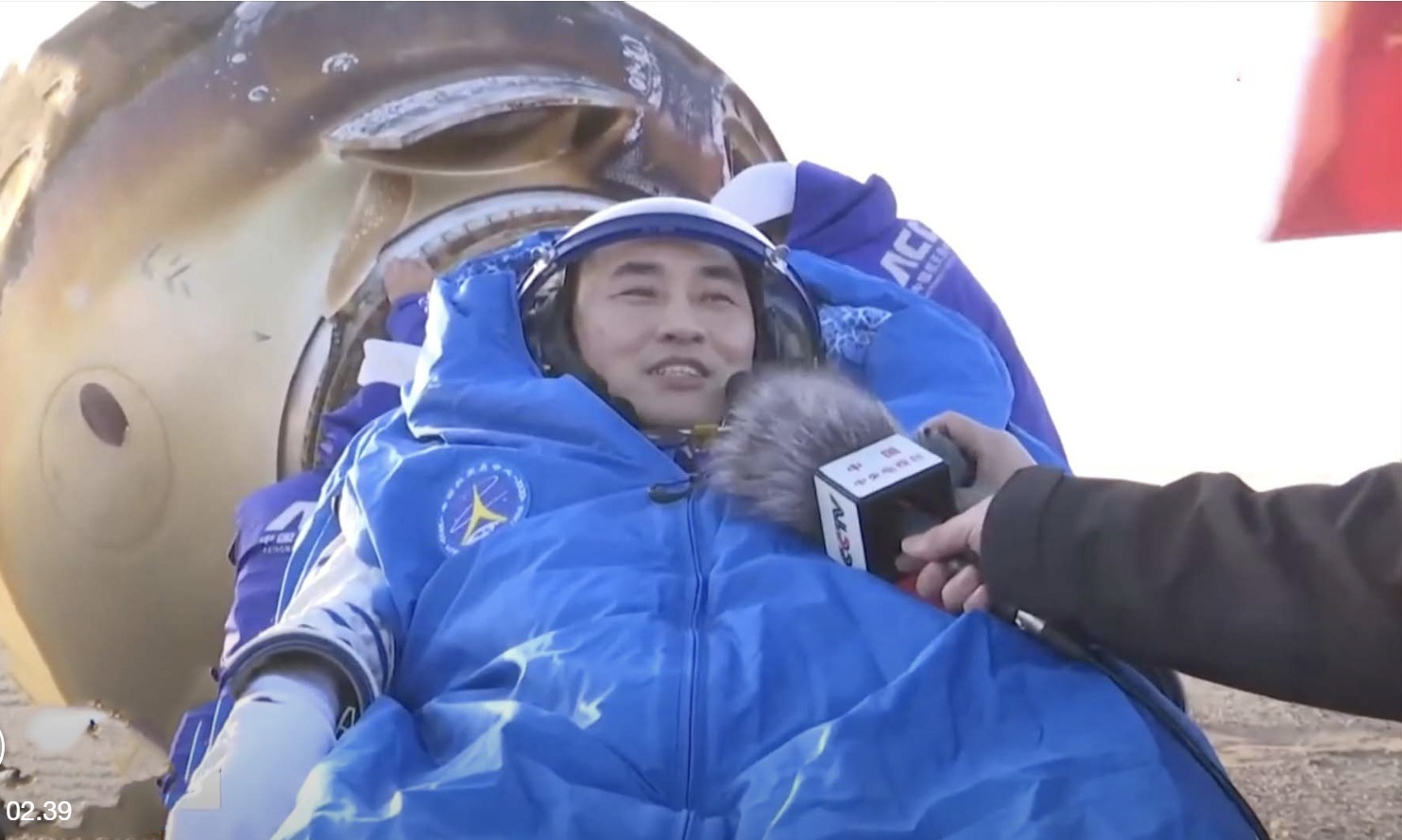 Misi Berawak Tiongkok Shenzhou-21 Mendarat Mulus di Mongolia Dalam-Image-3