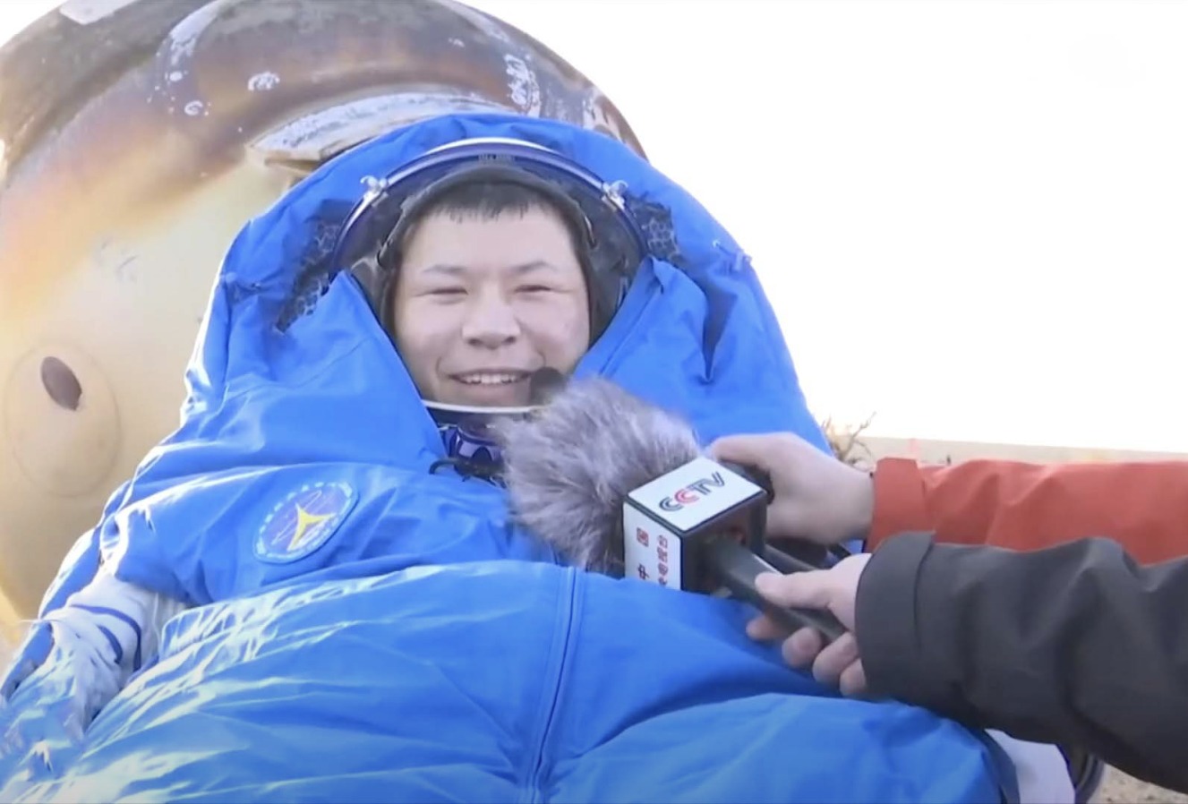 Misi Berawak Tiongkok Shenzhou-21 Mendarat Mulus di Mongolia Dalam-Image-4