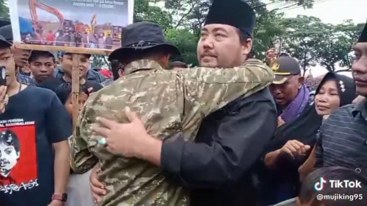 Sosok Letkol Marinir Alamsyah, Gunakan Komunikasi Persuasi Hadapi Demo Warga Desa Sumberanyar Pasuruan-Image-3