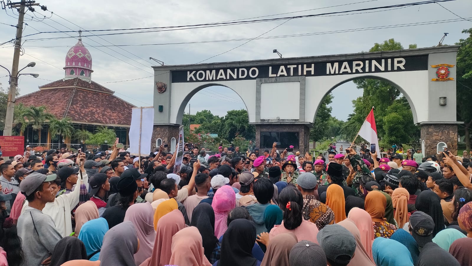 Potret : Dialog Terbuka Danpuslatsus Kolatmar di Tengah Aksi-Image-1