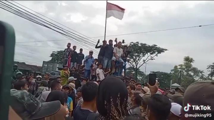 Potret : Dialog Terbuka Danpuslatsus Kolatmar di Tengah Aksi-Image-2