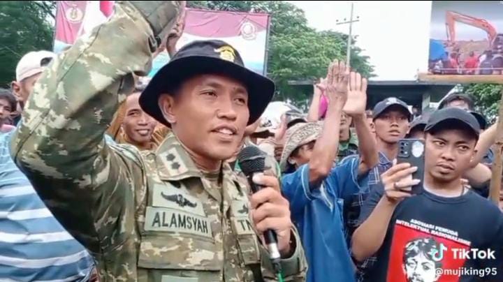 Potret : Dialog Terbuka Danpuslatsus Kolatmar di Tengah Aksi-Image-6