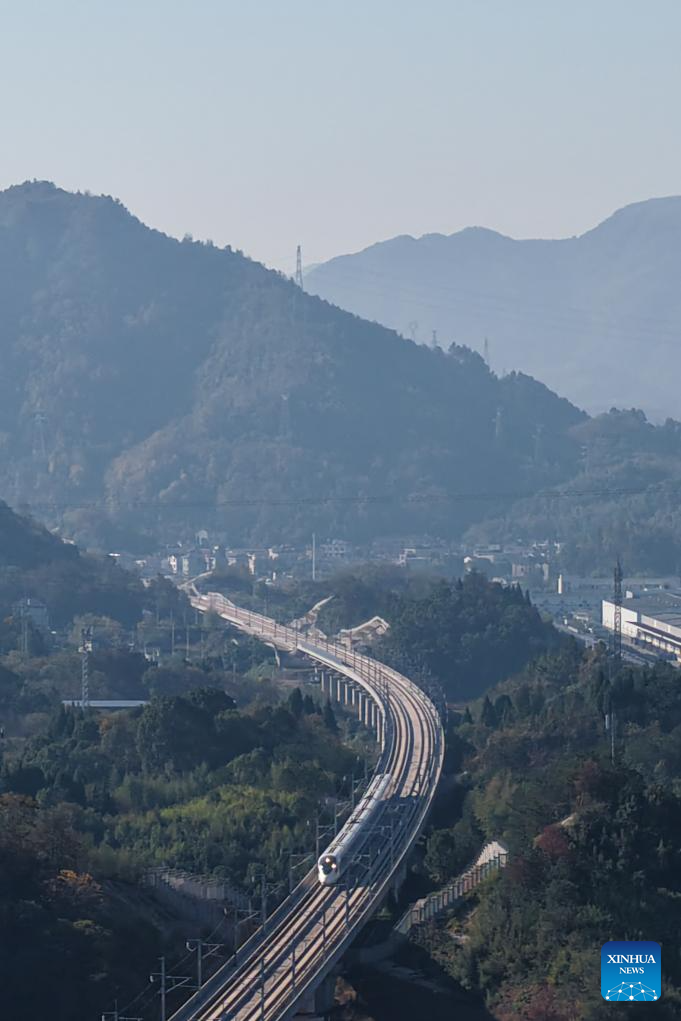 Potret :  Kereta cepat Hangzhou-Quzhou mulai uji coba di Zhejiang, Tiongkok-Image-2