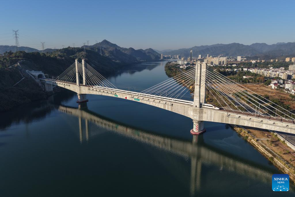 Potret :  Kereta cepat Hangzhou-Quzhou mulai uji coba di Zhejiang, Tiongkok-Image-3