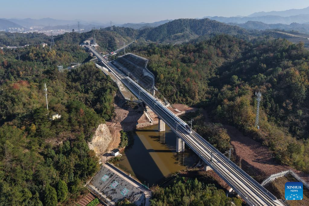 Potret :  Kereta cepat Hangzhou-Quzhou mulai uji coba di Zhejiang, Tiongkok-Image-4