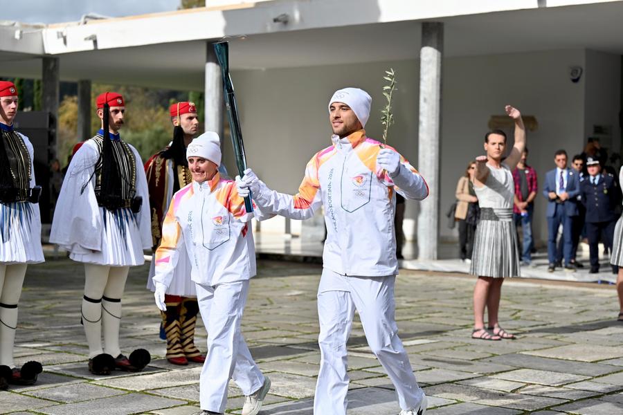 Api untuk Olimpiade Musim Dingin Milan-Cortina 2026 Dinyalakan di Olympia Kuno-Image-6