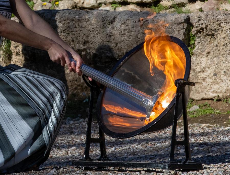 Api untuk Olimpiade Musim Dingin Milan-Cortina 2026 Dinyalakan di Olympia Kuno-Image-12