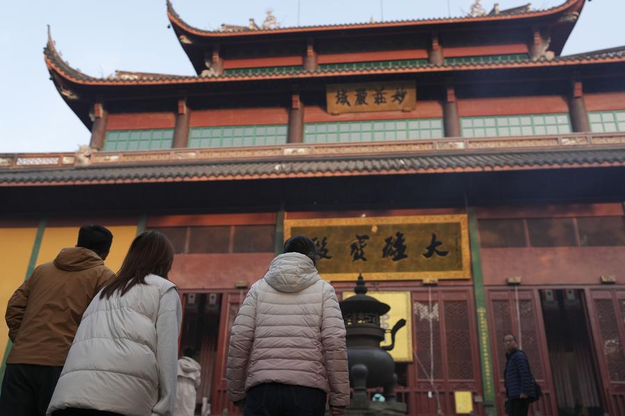 Kawasan Wisata Puncak Feilai Lingyin di Hangzhou China Luncurkan Layanan Masuk Gratis-Image-7