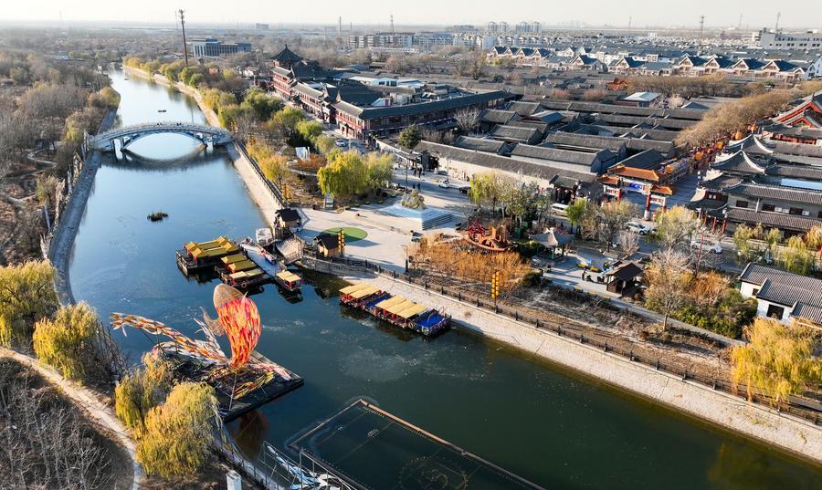 Wisatawan Menikmati Waktu Santai di Kota Kuno Yangliuqing, Tianjin, China-Image-6