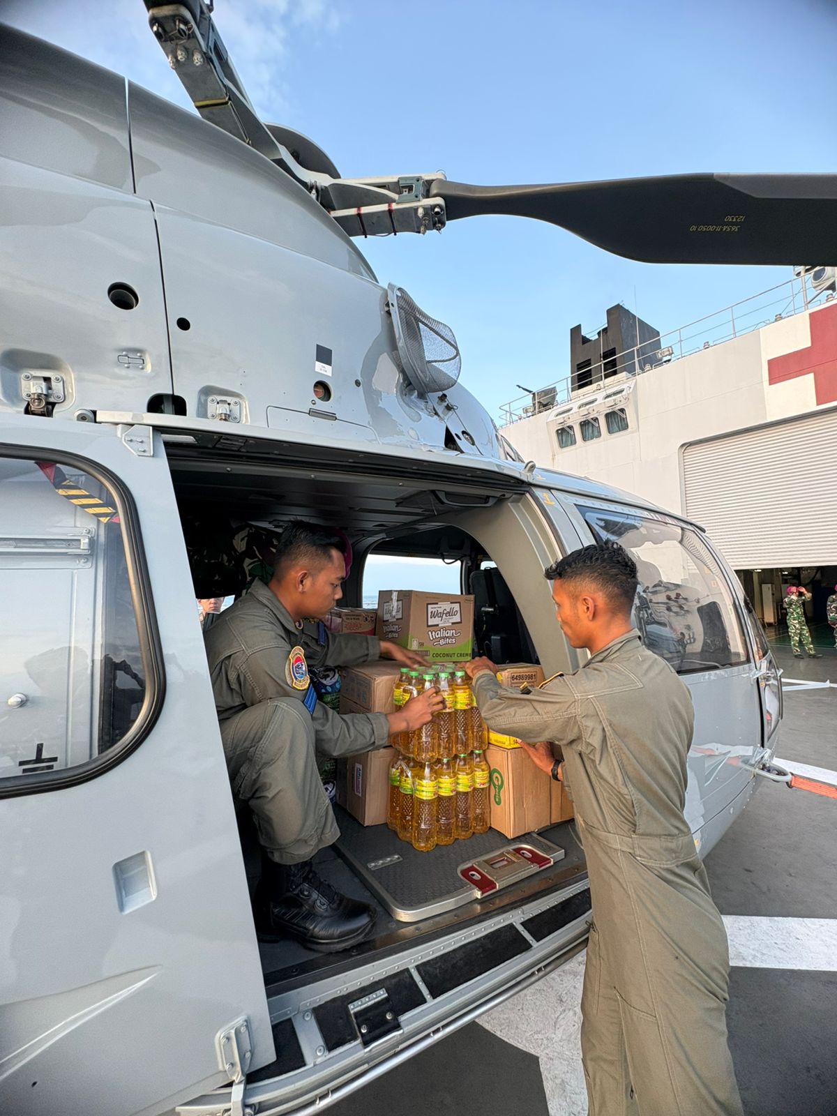 Potret : Operasi Kemanusiaan Bencana Sumatera dari Atas KRI dr. Soeharso (SHS)-990-Image-1 Potret : Operasi Kemanusiaan Bencana Sumatera dari Atas KRI dr. Soeharso (SHS)-990-Image-1