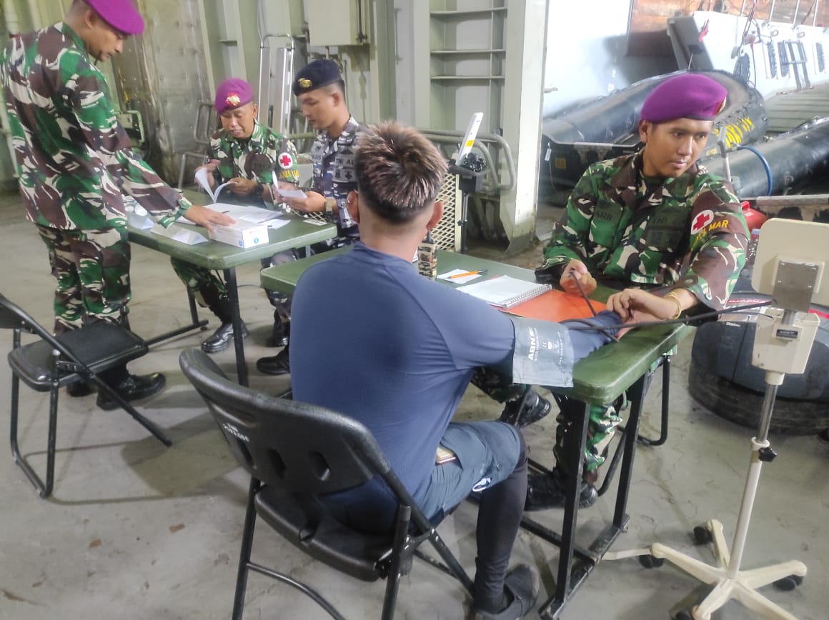 Potret : Operasi Kemanusiaan Bencana Sumatera dari Atas KRI dr. Soeharso (SHS)-990-Image-5 Potret : Operasi Kemanusiaan Bencana Sumatera dari Atas KRI dr. Soeharso (SHS)-990-Image-5