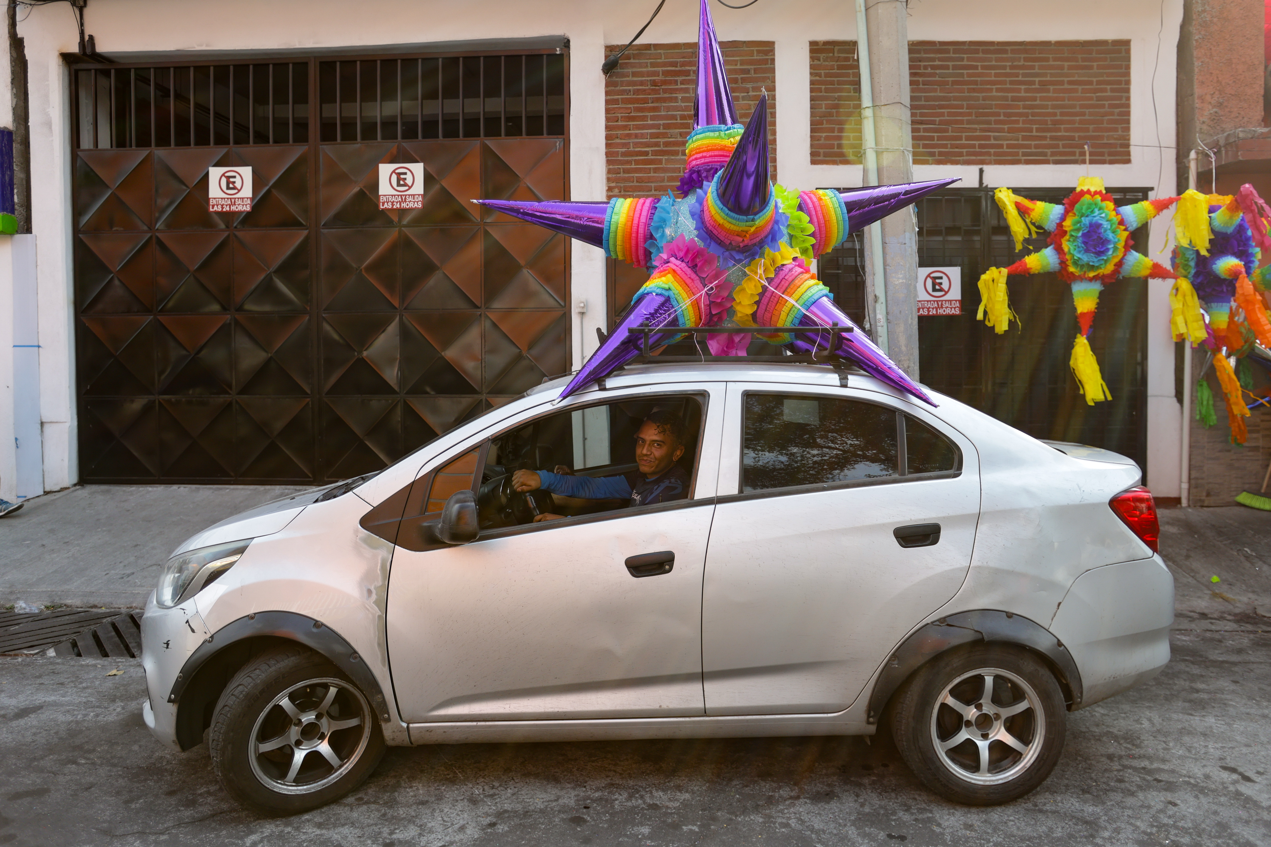 Mengenal Pinata, Simbol Budaya Tradisional di Meksiko-Image-3 Mengenal Pinata, Simbol Budaya Tradisional di Meksiko-Image-3