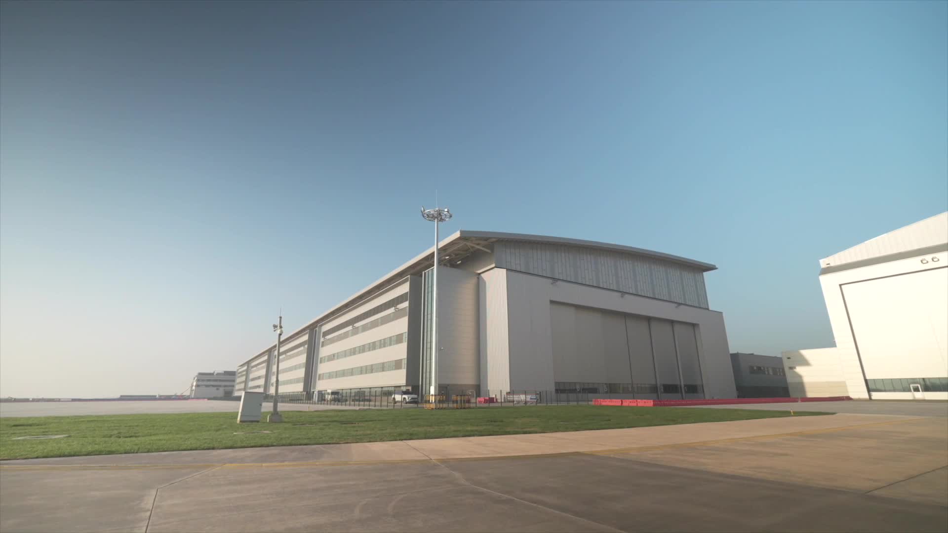 Airbus Serahkan Pesawat Seri A320 Rakitan China &hellip;